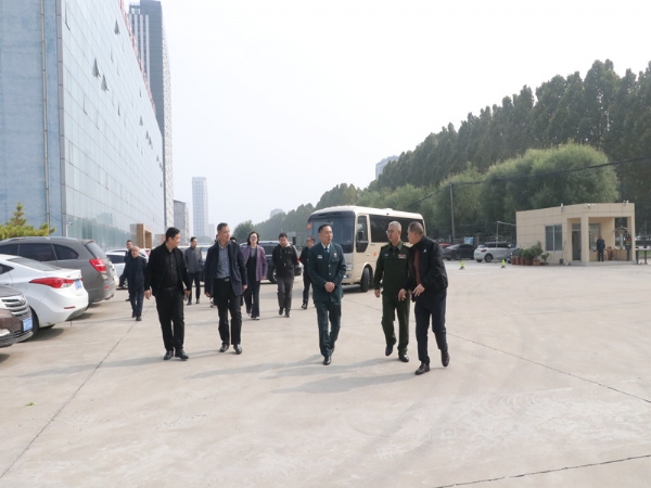 縣委常委、縣人武部部長及濟寧市軍分區調研小組到我公